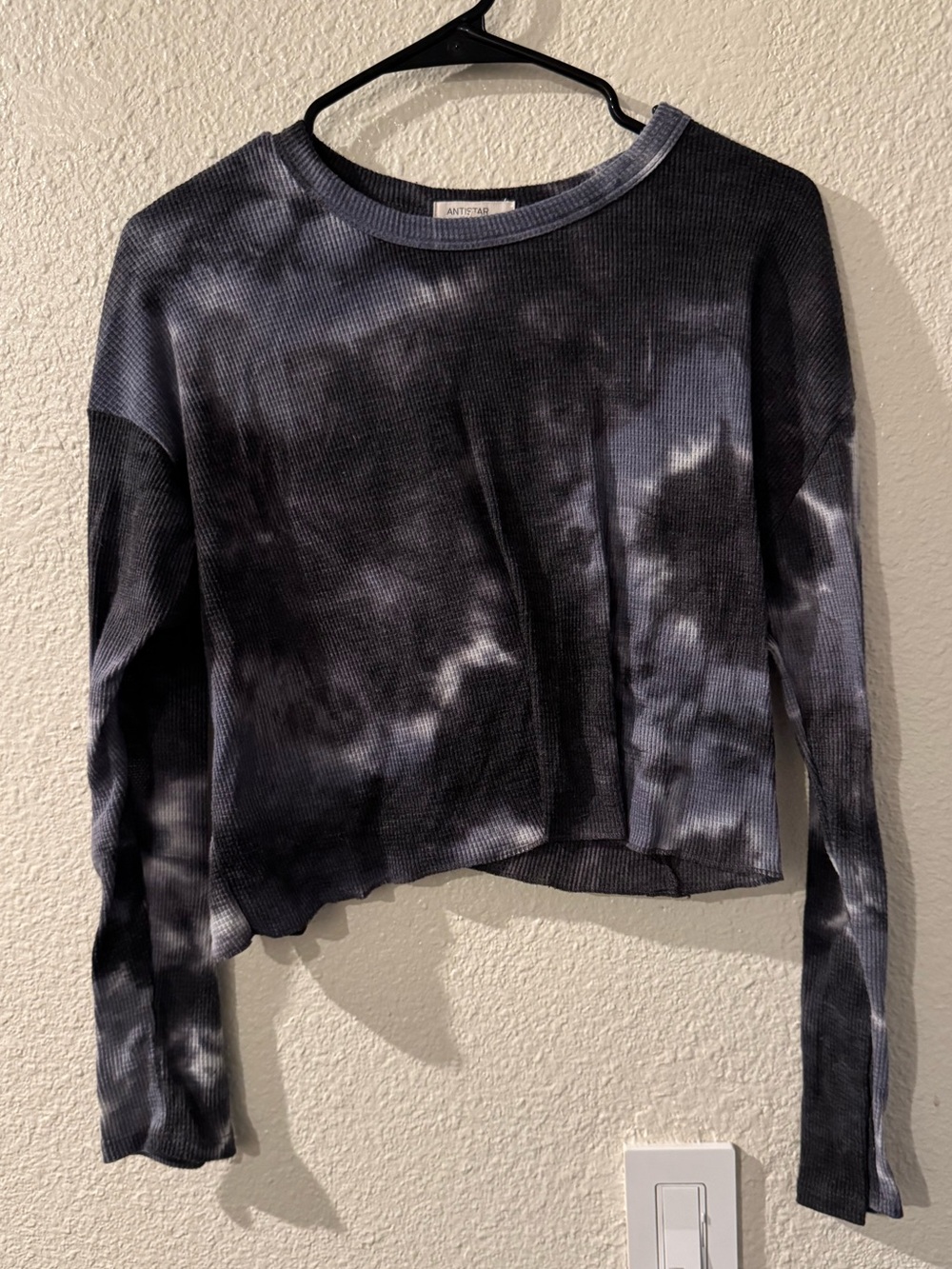 ANTISTAR Black Tie-Dye Ribbed Long-Sleeve Crop Tee